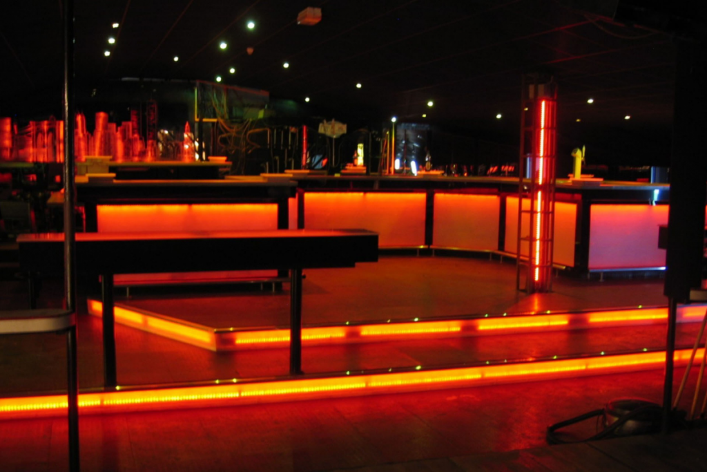 Création de banquettes et mobilier sur mesure pour établissement professionnel